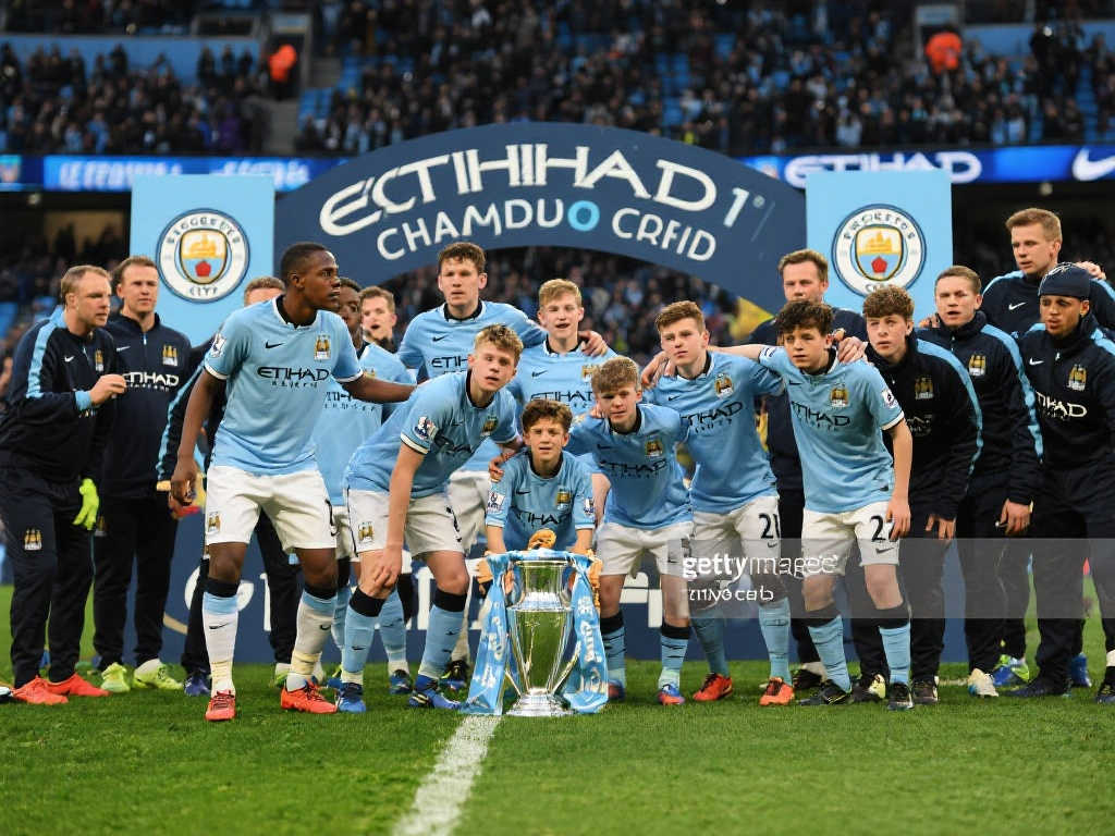 曼城的自缚与蜕变